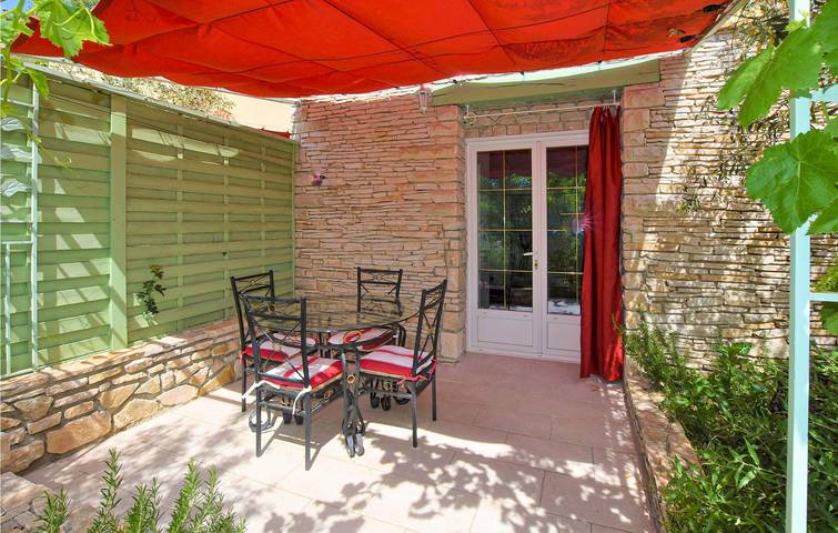 Gîte pour 3 personnes, avec terrasse ainsi que piscine et jardin à Nyons - 3