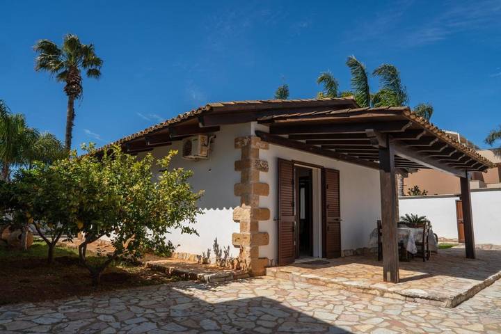 Casa vacanza per 3 persone, con giardino e panorama, con animali domestici in Mazara del Vallo