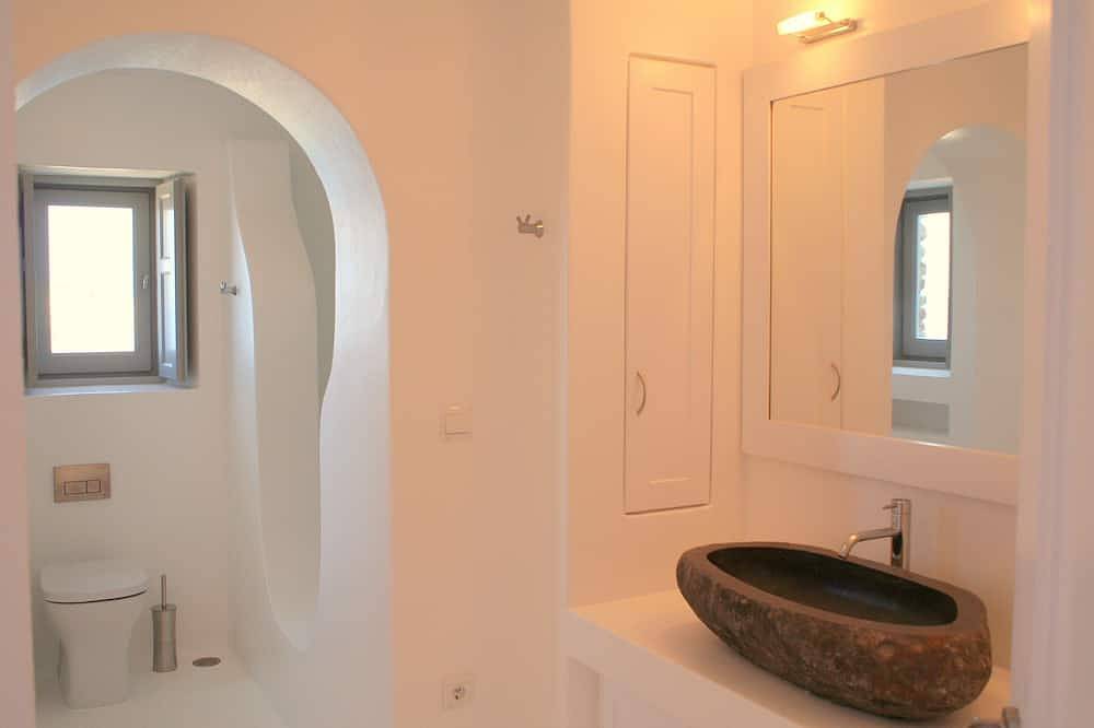 Secluded private villa, seaviews & sunsets, prime location in Koumpara, Ios