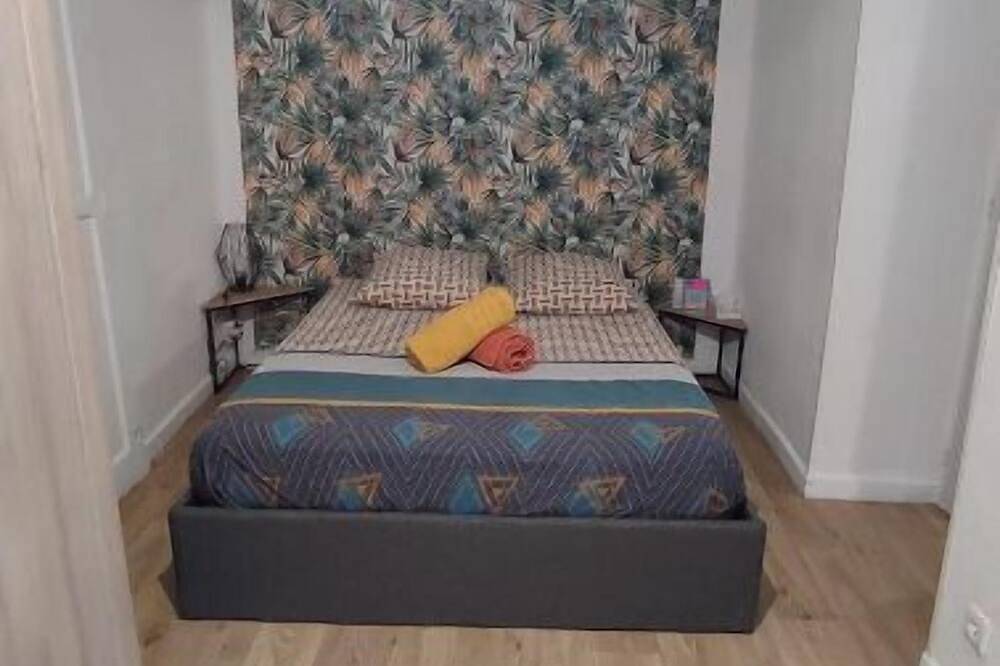 Entire apartment, Charming renovated Medieval village apartment T2, 7km from Menton and its beaches in Gorbio, Nice region