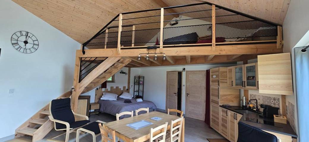 Chambre d’hôte pour 5 personnes, avec terrasse ainsi que vue et jardin dans Intres
