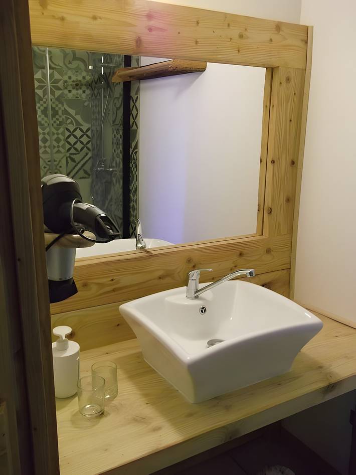 Le Charron Guesthouse – L'Enclume Room in Saint-Étienne-du-Vigan, Haute-Loire