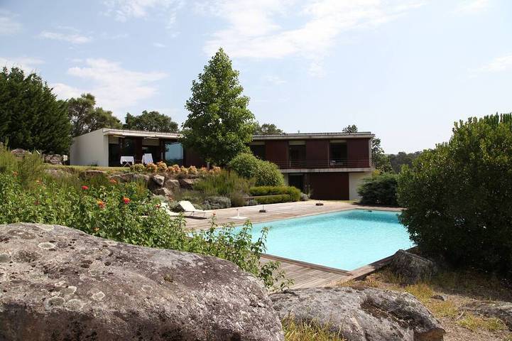 Gîte pour 10 personnes, avec balcon ainsi que jardin et jacuzzi