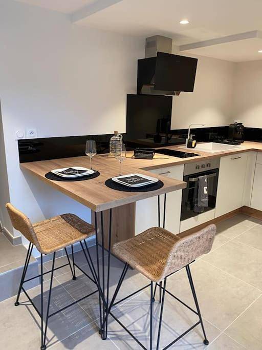 Gîte pour 2 personnes, avec Terrasse à Bons-en-Chablais - 2