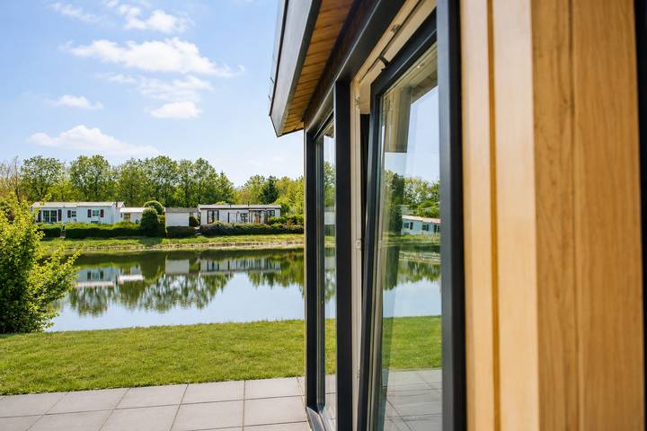 Ferienhaus für 4 Personen, mit Terrasse und Balkon/Terrasse sowie Seeblick und Kinderpool in Drenthe - 2