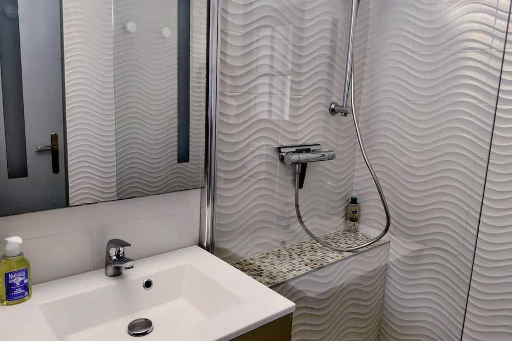 Apartamento entero, Cozy 50m² Apartment – 6 min from the beach, private parking & air conditioning in Saintes-Maries-de-la-Mer, Region de Arles