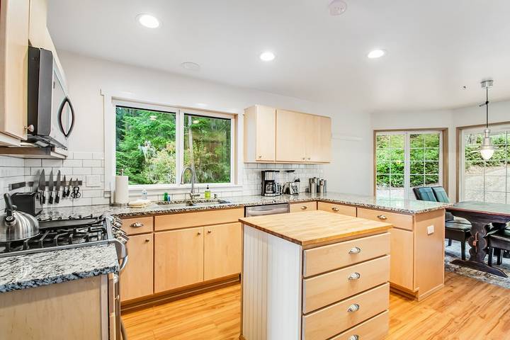 Vacation rental for 9 people, with terrace and yard in Lopez Island