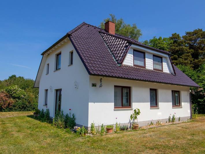 Ferienwohnung für 3 Personen, mit Ausblick und Terrasse sowie Garten, kinderfreundlich in Wieck am Darß