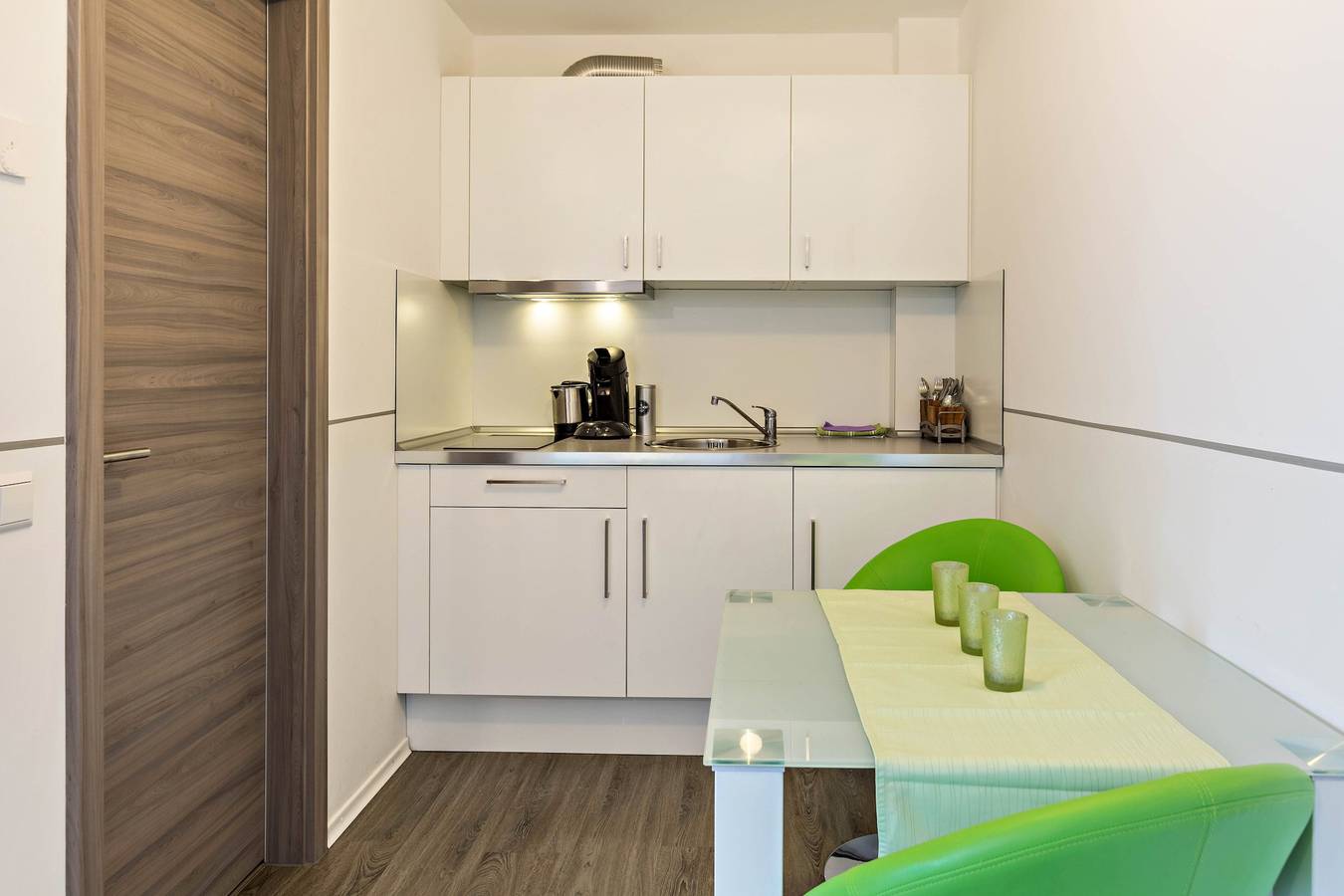 Ganze Wohnung, Apartment 4 im Aachapart - mit dem schönsten Blick auf die Aach, den Hohentwiel und das Rosenegg in Rielasingen-Worblingen, Hegau