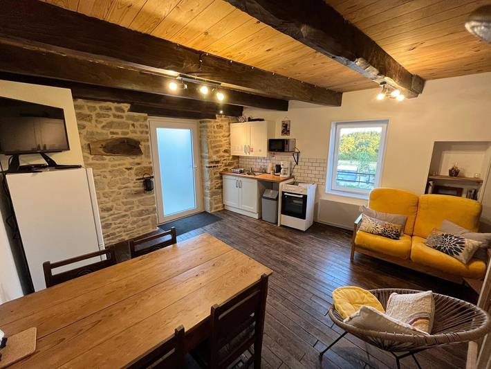 Gîte pour 3 personnes, avec terrasse ainsi que piscine et jardin à Ploërdut - 4
