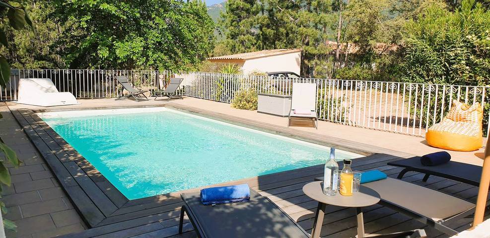 Gîte pour 6 personnes, avec Terrasse ainsi que Jardin et Piscine à San-Gavino-di-Carbini