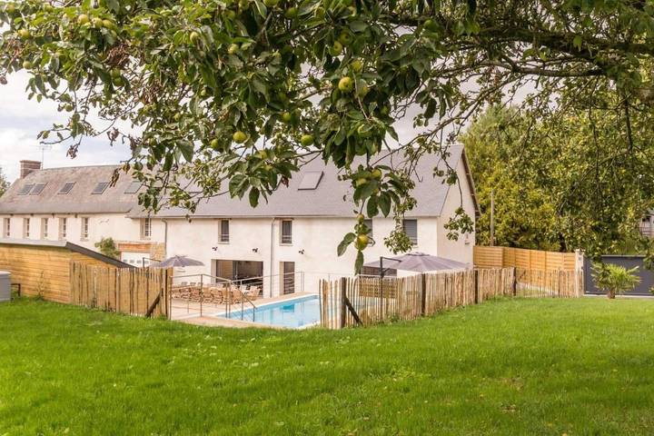 Maison de vacances pour 15 personnes, avec Terrasse et Jardin ainsi que Piscine et Sauna à Bricqueville-sur-Mer