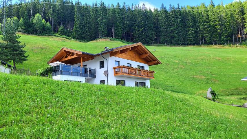 Vakantiehuis voor 8 personen, met balkon en whirlpool in Wald im Pinzgau