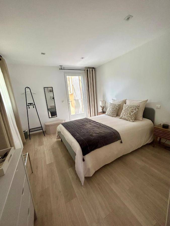 Chambre d’hôte pour 2 personnes, avec Terrasse et Jardin ainsi que Piscine et Vue