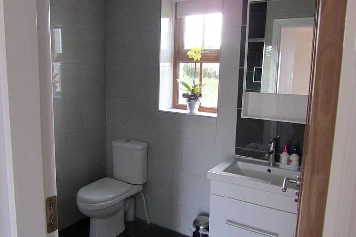 Ganze Wohnung, Atlantische Wohnung. Herrliche Aussicht auf den wilden Atlantik und die Berge in Rinvyle ED, Connemara