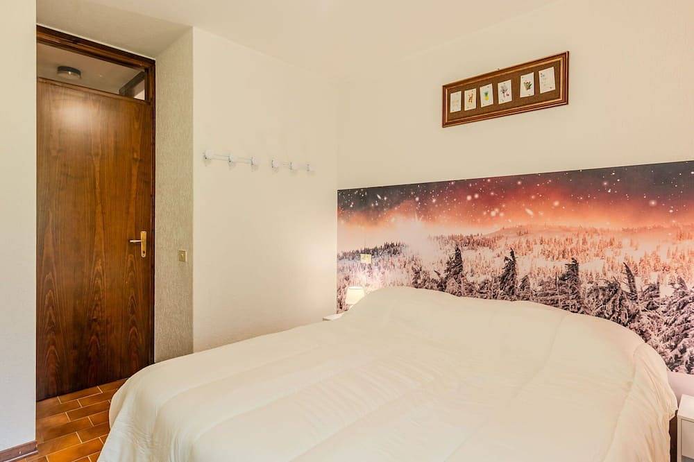 Apartamento entero, Bonito apartamento para 6 personas con Wifi, Tv, patio, vista panorámica y aparcamiento in Marilleva, Mezzana
