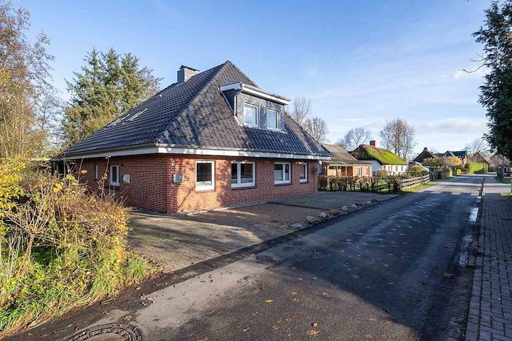 Ferienhaus für 6 Personen, mit Terrasse und Garten in Tating