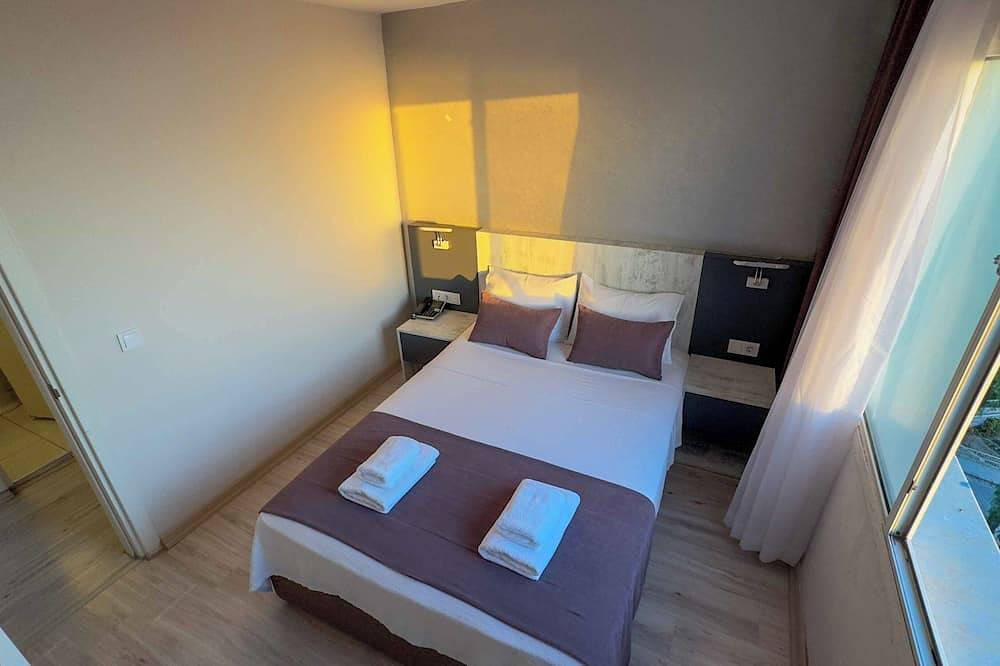 Adorable 1-bedroom 1 livingroom hotel with Ac in gorgeous Kuşadası for winter in Kusadasi Coast, Kusadasi