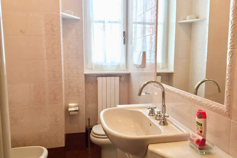 Apartamento entero, S. Margherita L, relajarse Vista General aparcamiento, para familias, ok para el mar y trekking in San Lorenzo della Costa, Santa Margherita Ligure