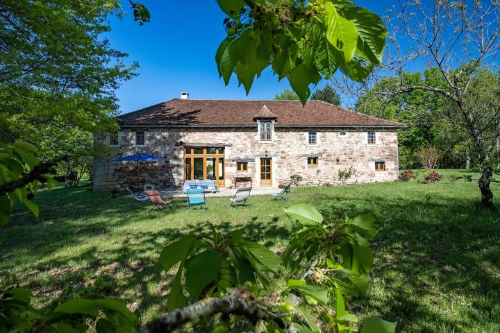 Les Granges de la Machardie – Gîte in Dordogna con piscina e campo da tennis in Sainte-Trie, Dordogne