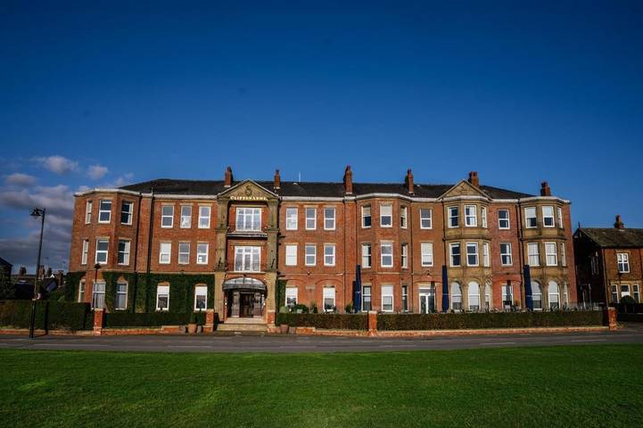 Holiday rental for 2 people, with view and garden in Lytham St Annes