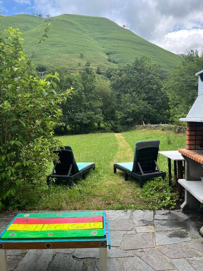 Cozy holiday house for two in marvelous nature in Vega de Pas, Cordillera Cantábrica