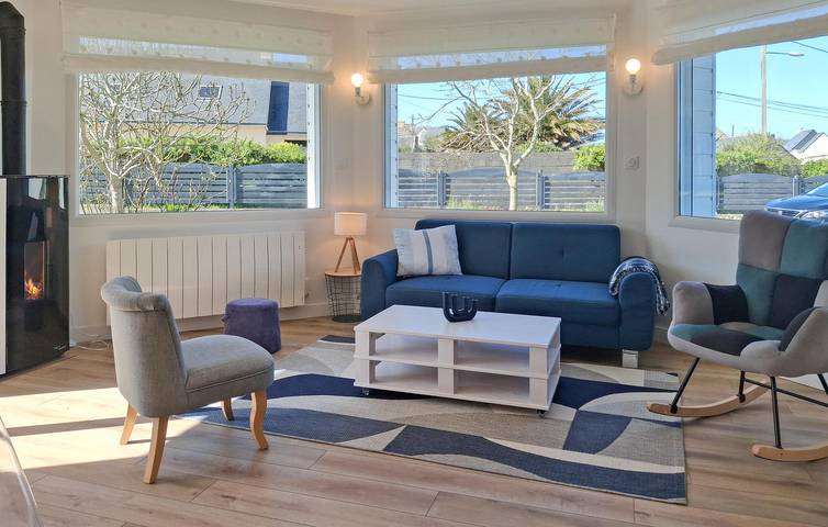 Sea View Apartment with Parking and Garden in Ploudalmézeau, Brest region