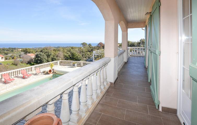 Location de vacances pour 10 personnes, avec piscine à Cervione - 4