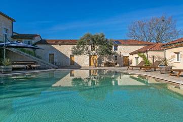 Chambre d’hôte pour 15 personnes, avec jardin et sauna ainsi que piscine et jacuzzi, adapté aux familles dans le Lot-et-Garonne