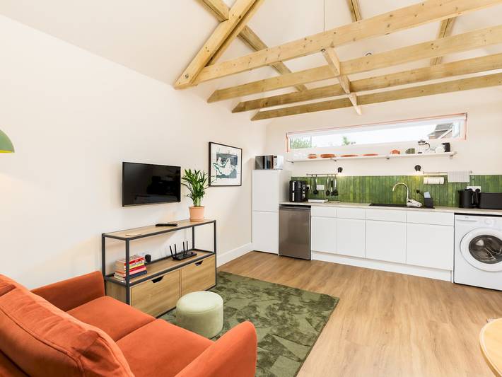 Glamping for 2 people, with garden and terrace in Warwickshire