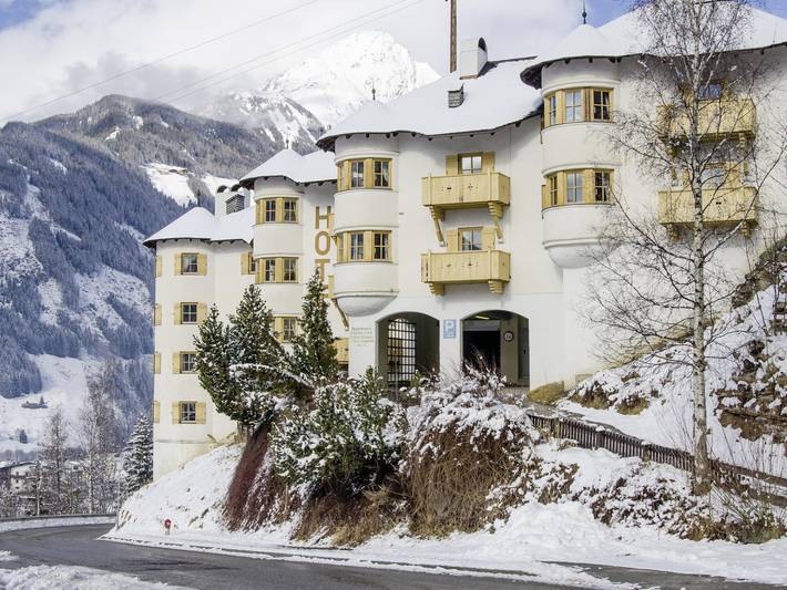 Ferienwohnung für 8 Personen, mit Balkon/Terrasse und Pool sowie Sauna in Matrei in Osttirol