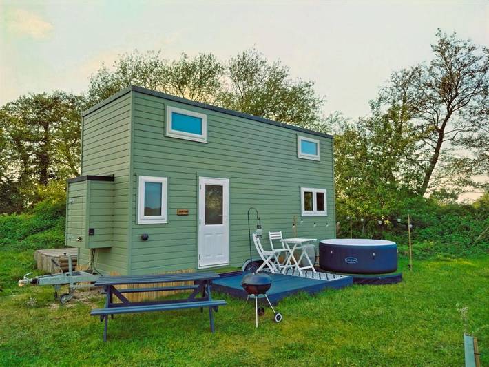 Glamping for 2 people, with Hot tub and Garden as well as View in Nottinghamshire