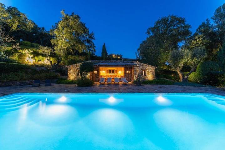 Location de vacances pour 14 personnes, avec piscine ainsi que jardin et vue à La Môle - 3