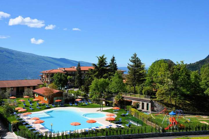 Ferienwohnung für 4 Personen, mit Balkon und Seeblick sowie Pool, kinderfreundlich in Tremosine