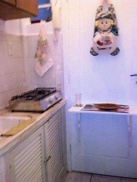 Ganze Wohnung, Kit am Embaré Beach. in Santos, Baixada Santista