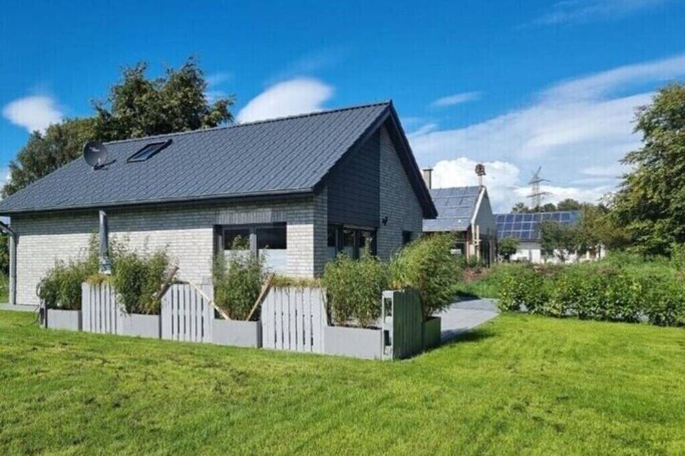Modernes Ferienhaus am Bernsteinsee! Strandnah und Familienfreundlich! in Wiefelstede, Ammerland