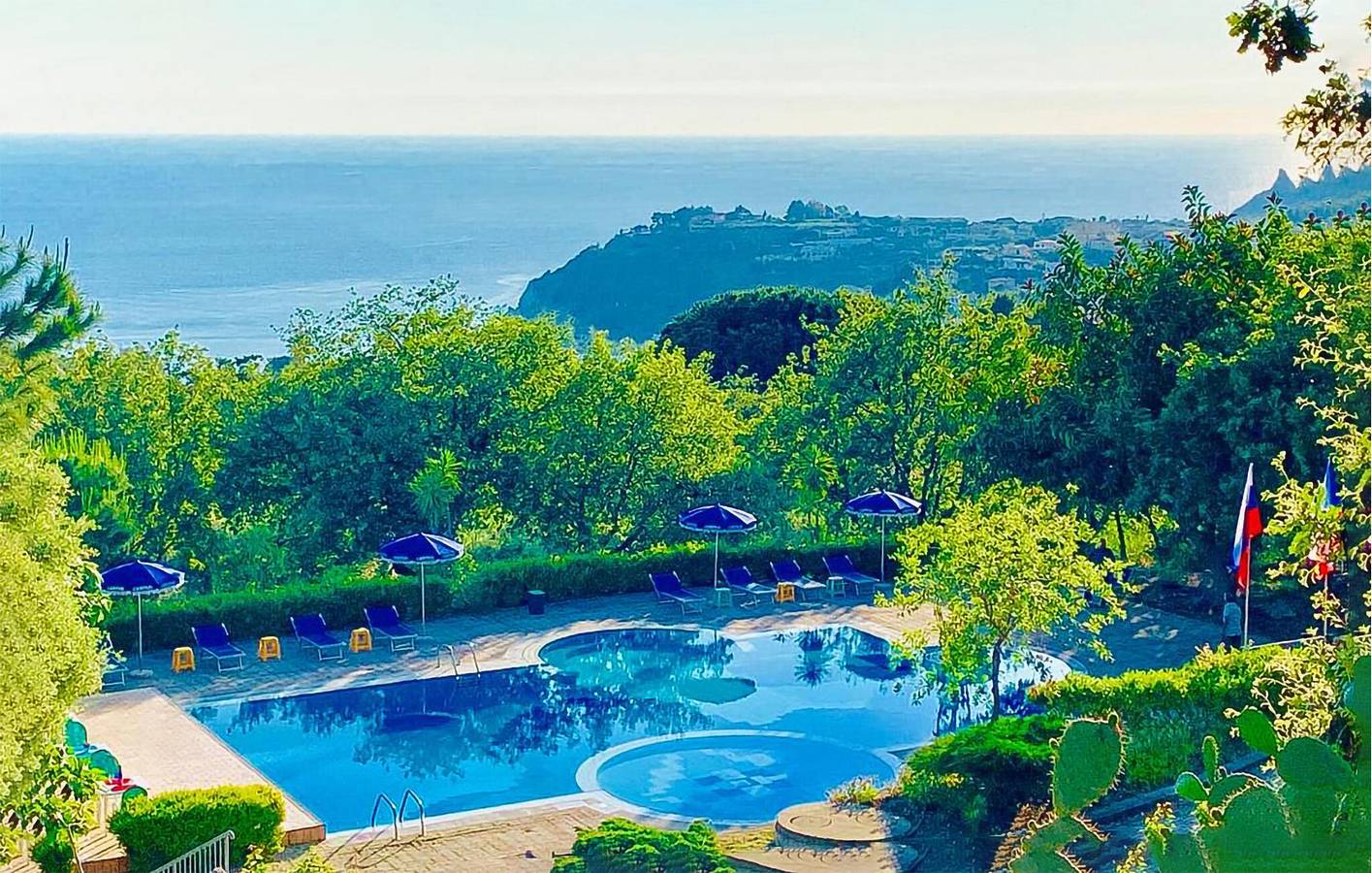 Ganze Ferienwohnung, Apartment mit Meerblick, Pool und Parkplatz in Santa Maria (Vibo Valentia), Vibo Valentia Provinz