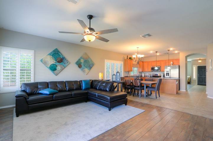 Vacation rental for 7 people, with yard and pool, with pets in Maricopa