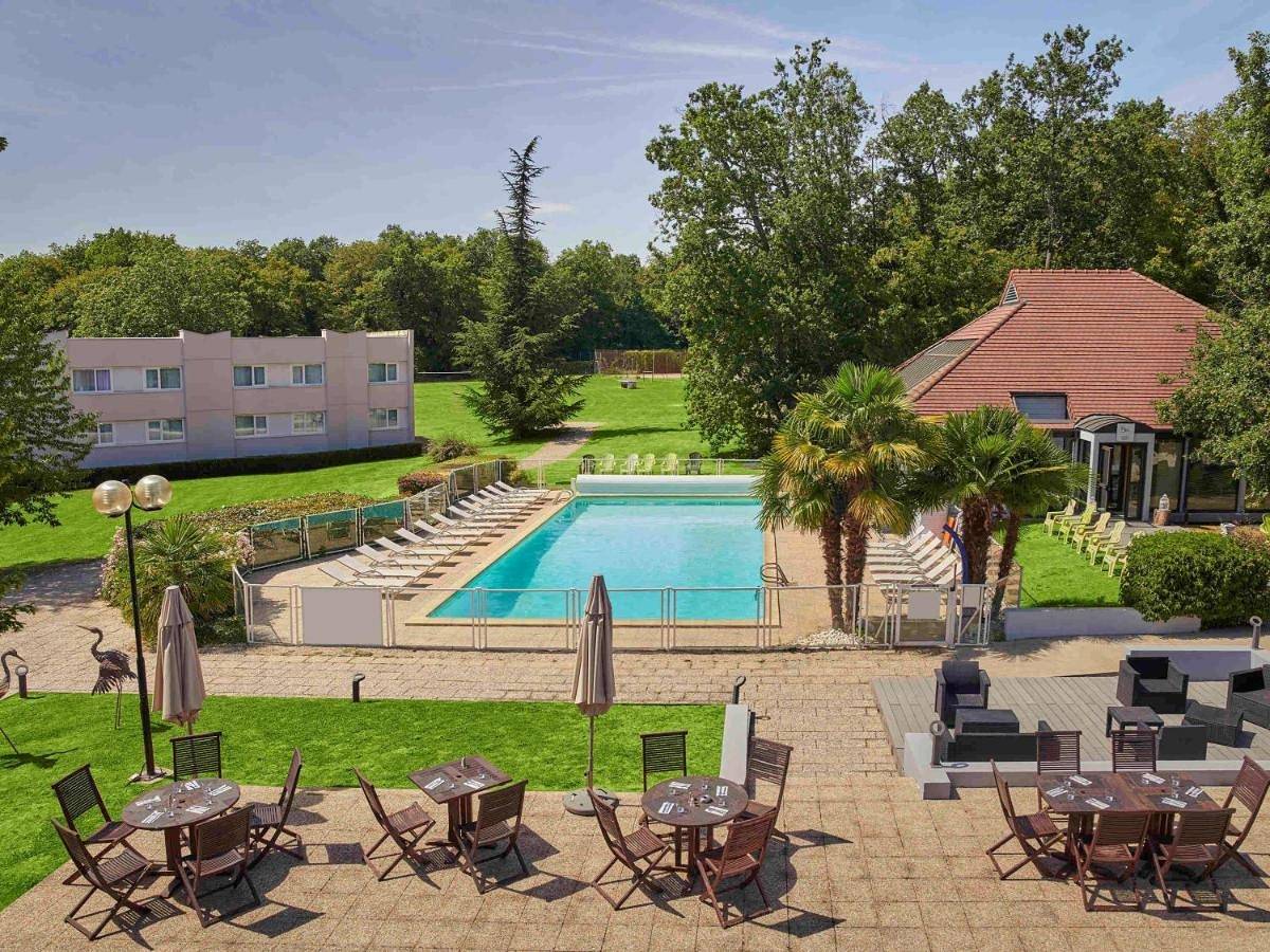 Novotel Fontainebleau Ury in Ury, Parc naturel régional du Gâtinais français