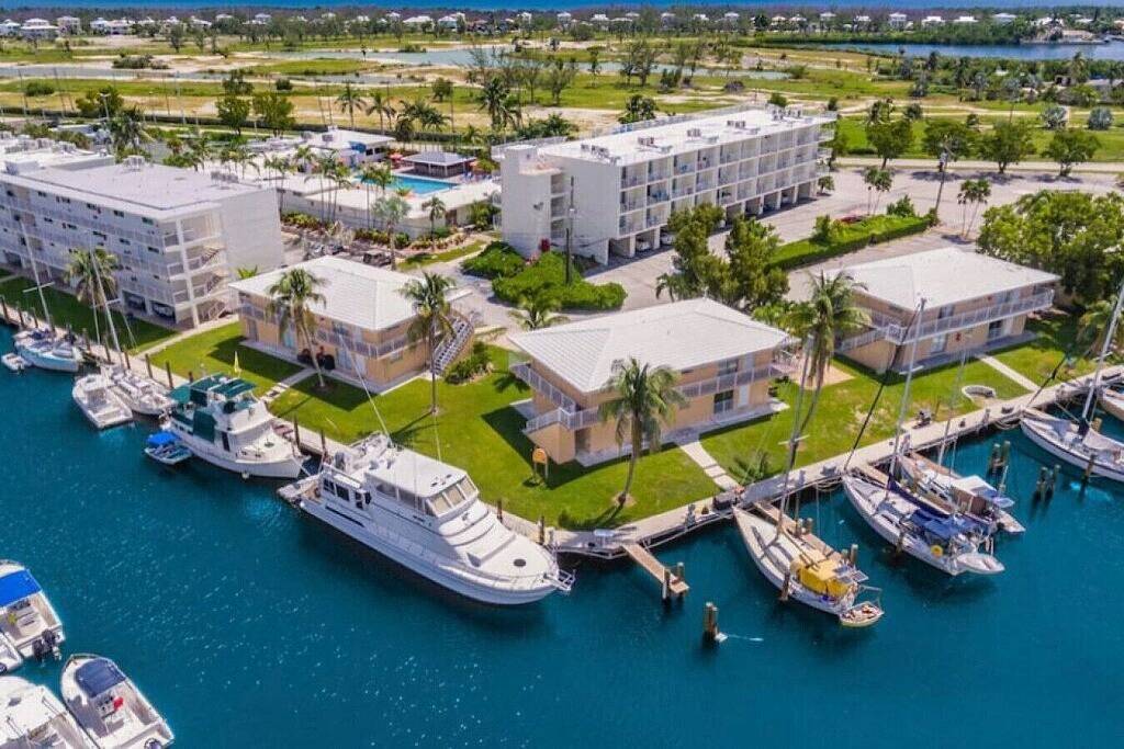 Ganze Wohnung, Waterfront Condo – Pool, Tiki Bar and Marina in Sombrero Beach, Marathon