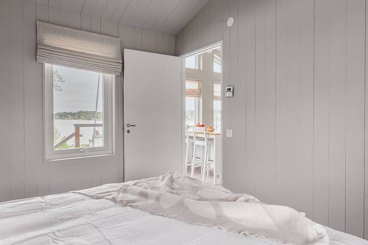 Hilltop house overlooking ocean sunrise and sunset in Vaxholm, Archipel de Stockholm