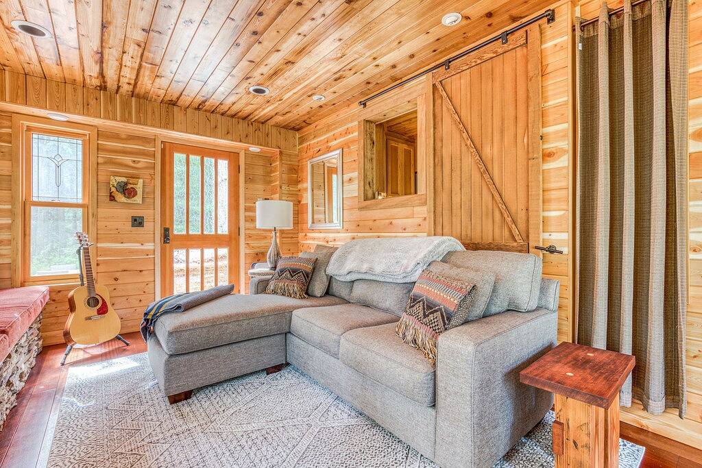 Luxe compound with private sauna, hot tub, rec house & fireplace in Welches, Mount Hood