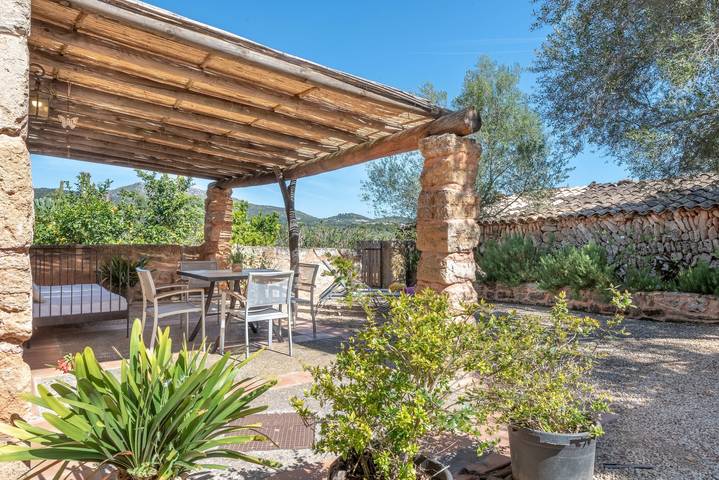 Entire apartment, Beautiful Cottage on a Farm with Wi-Fi, Pool & Large Outdoor Area in Manacor, East Majorca