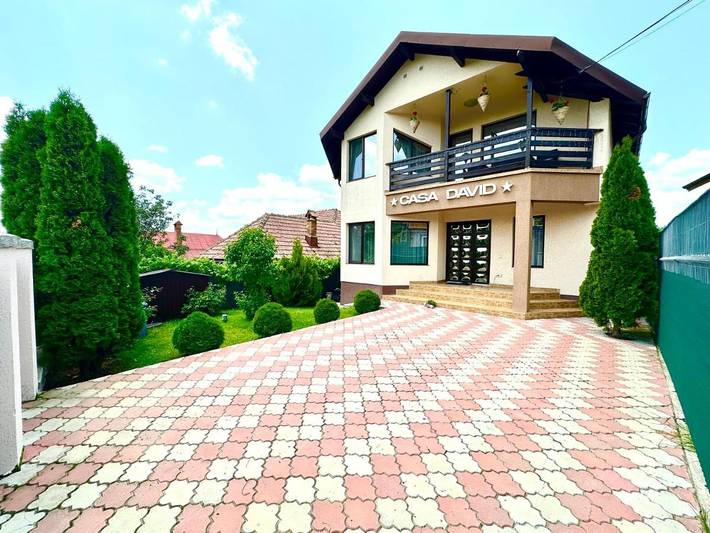 Villa pour 10 personnes, avec vue ainsi que piscine et jardin, animaux acceptés en Roumanie
