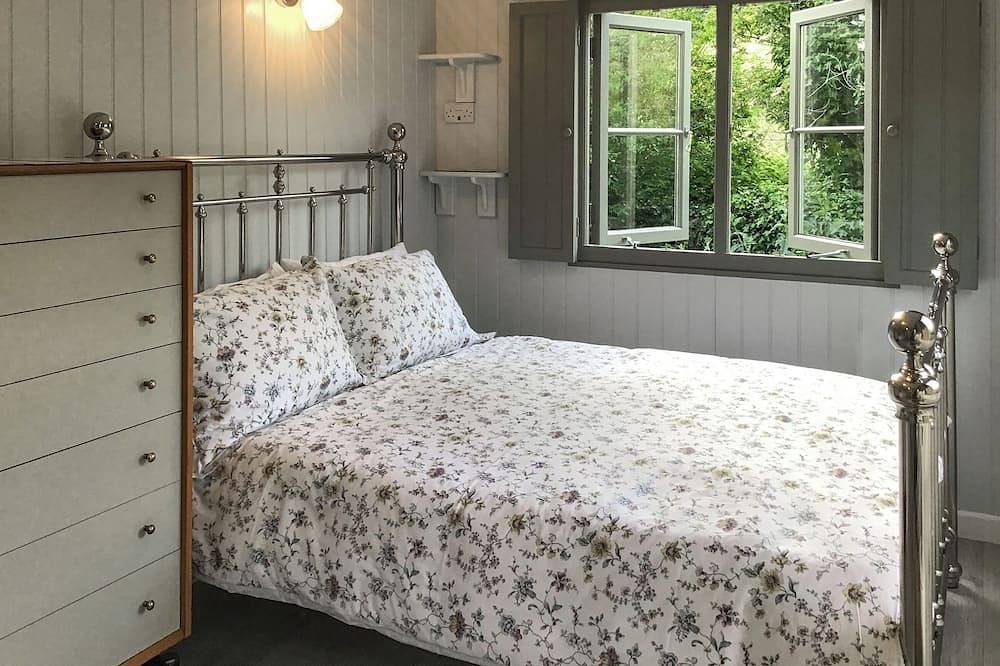 Fig Tree Shepherds Hut in Bridport, Dorset