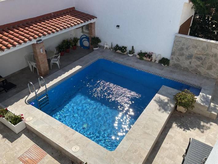 Ferienhaus für 14 Personen, mit Balkon und Whirlpool sowie Terrasse und Garten