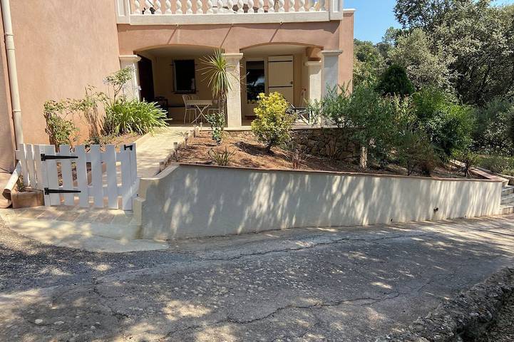 Location de vacances pour 3 personnes, avec jardin et terrasse à Vidauban