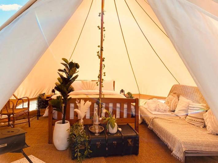 Glamping for 4 people, with Terrace and Hot tub as well as Garden and View in Cambridgeshire