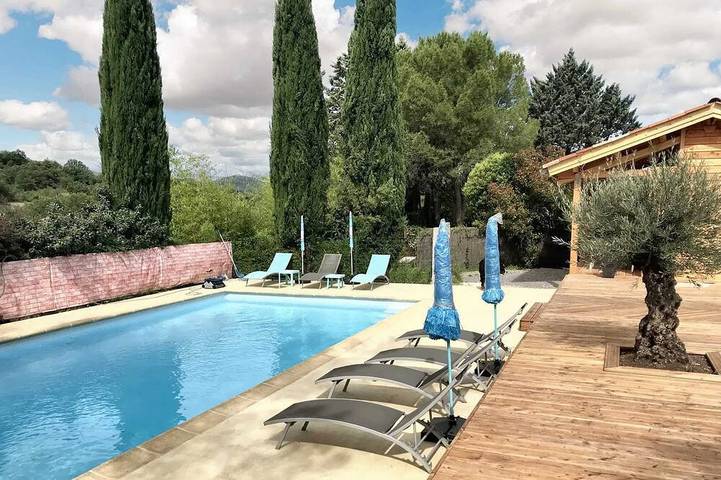 Location de vacances pour 11 personnes, avec piscine et jardin à Saint-André-de-Cruzières