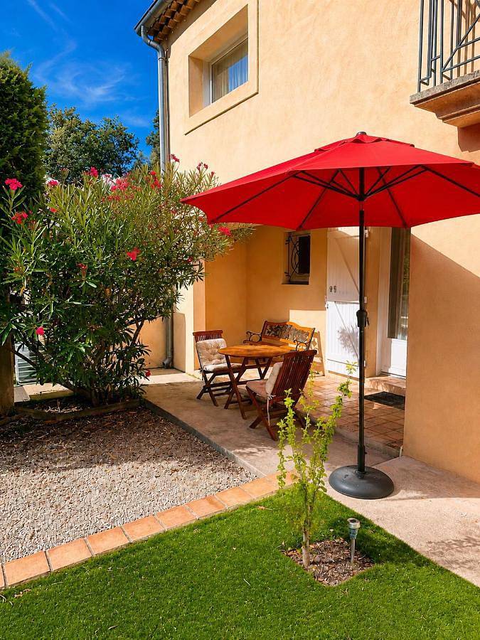 Gîte pour 2 personnes, avec Terrasse ainsi que Jardin et Piscine à Villeneuve-lès-Avignon - 2